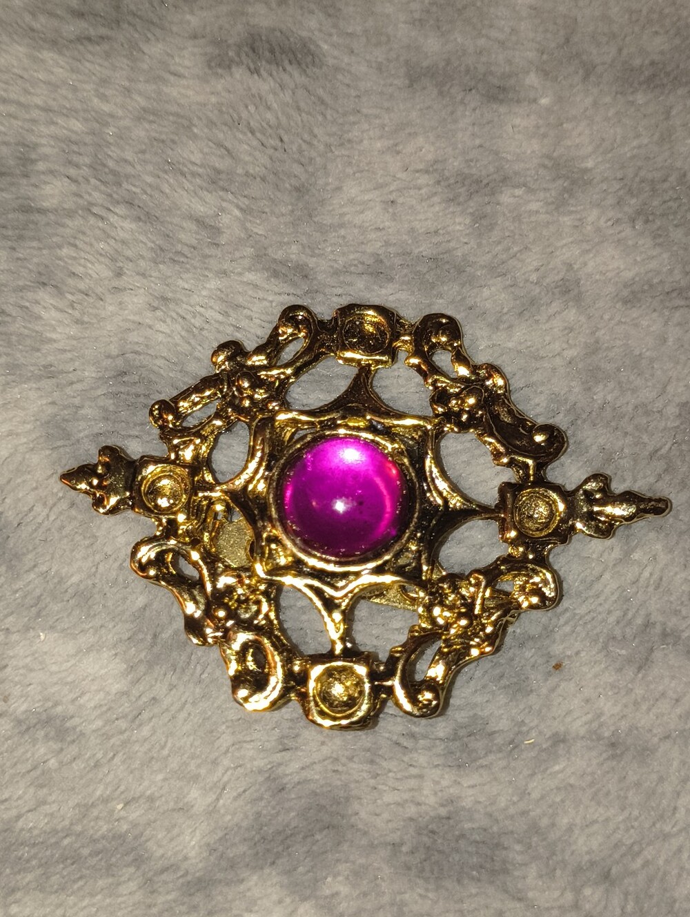 Gold Filigree Brooch with Fuchsia Cabochon